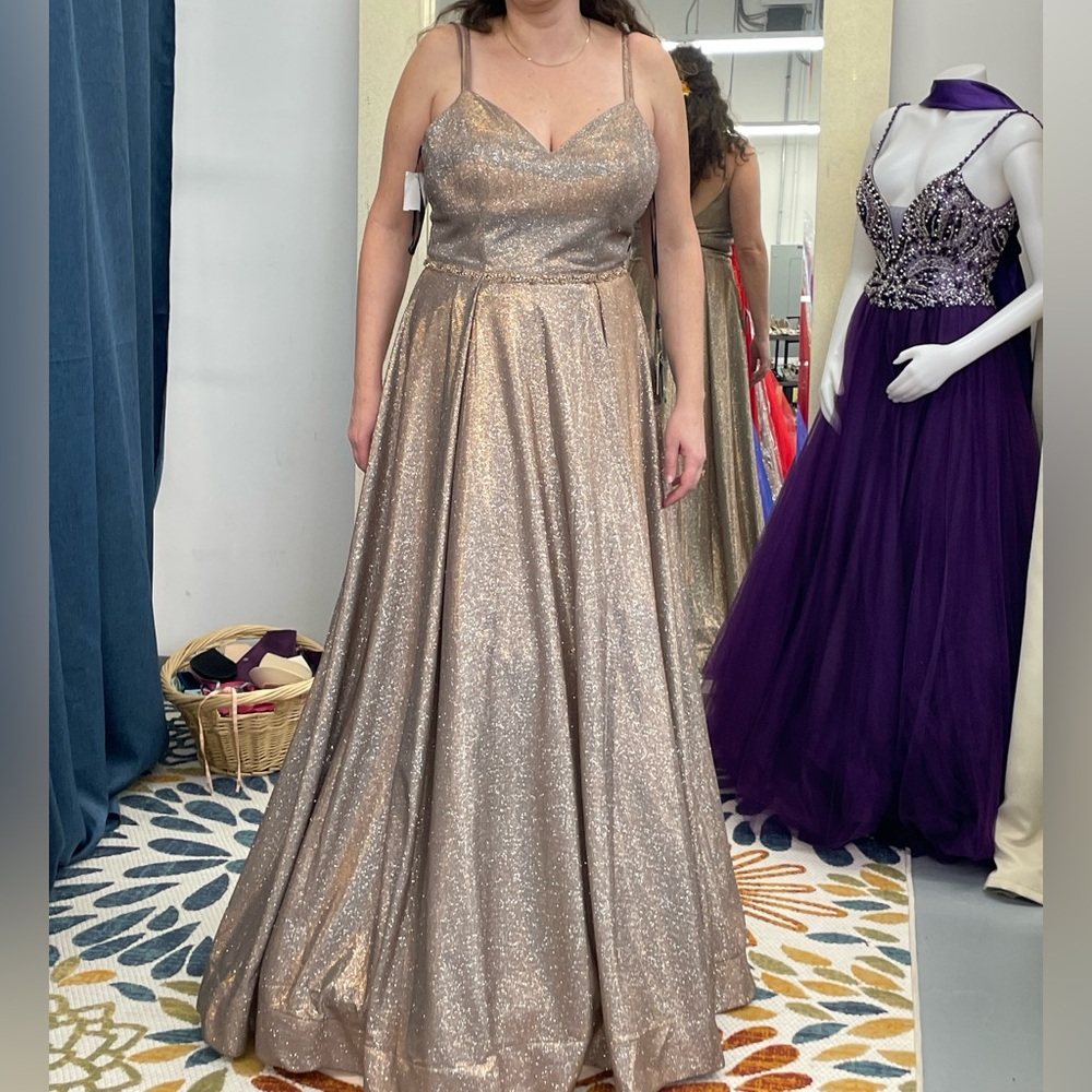 Andrea & Leo Couture NWT gold shimmery ballgown sz 16